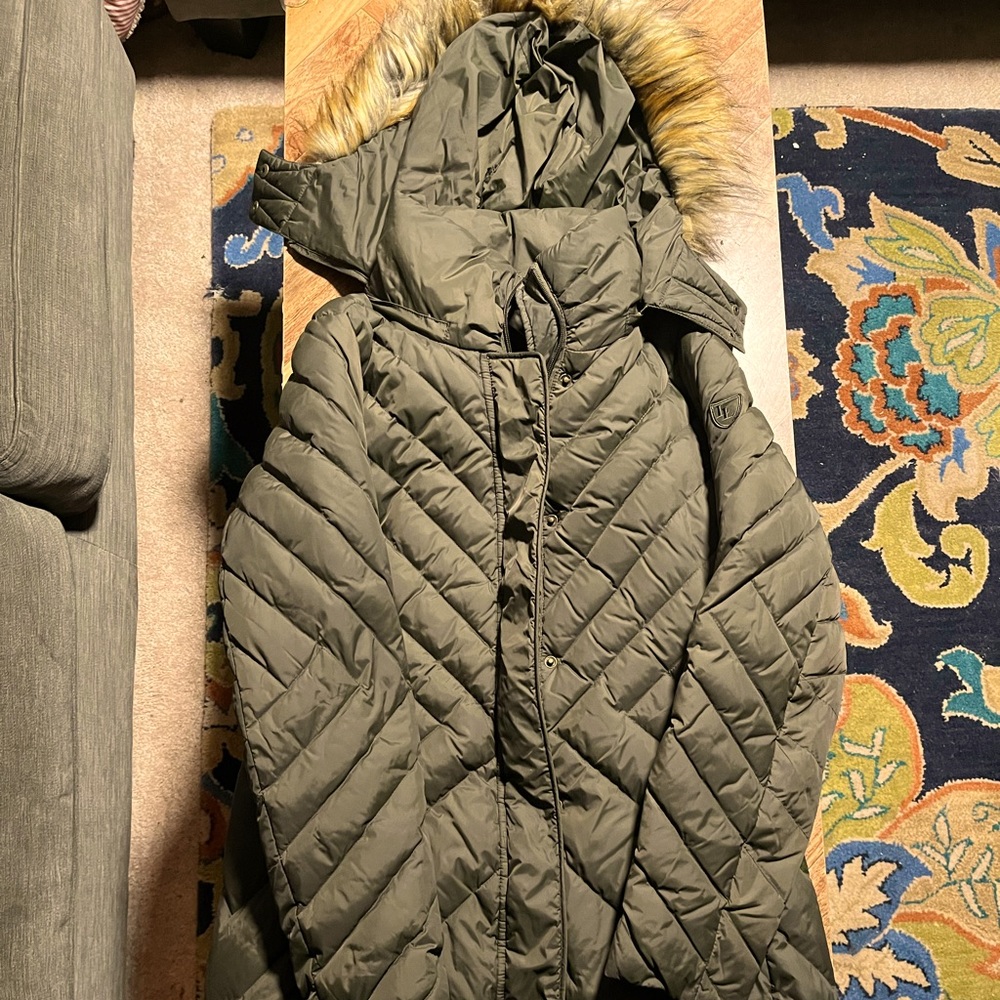 Women’s hunter green puffer coat